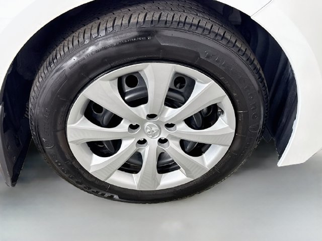 Used 2025 Toyota Corolla LE FWD image 30