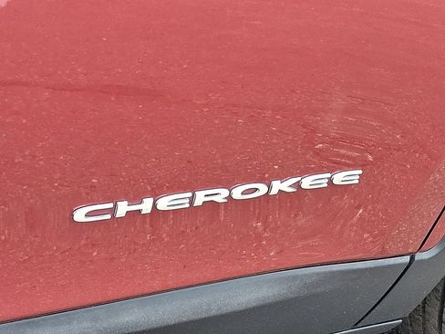 Used 2016 Jeep Cherokee Limited AWD/4WD image 16