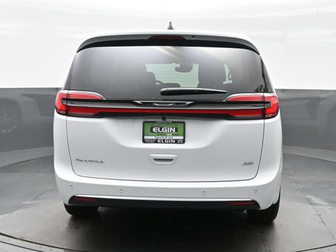 New 2027 Chrysler Pacifica Select AWD/4WD image 7