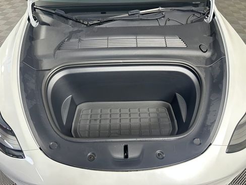 Used 2023 Tesla Model Y Performance image 14