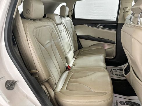 Used 2017 Lincoln MKX Select image 11