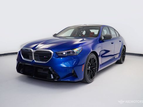 Used 2025 BMW M5 w/ Carbon Package AWD/4WD image 2