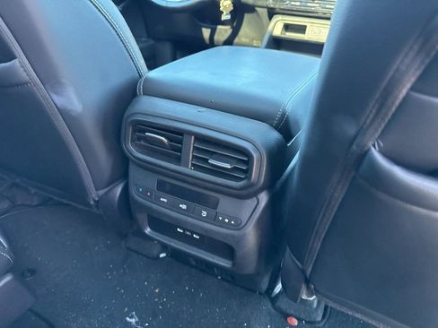 Used 2024 Honda Pilot Touring image 13