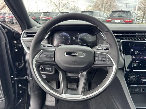 New 2025 Jeep Grand Cherokee L Altitude image 21