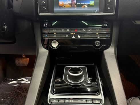 Used 2018 Jaguar F-PACE Prestige AWD/4WD image 21