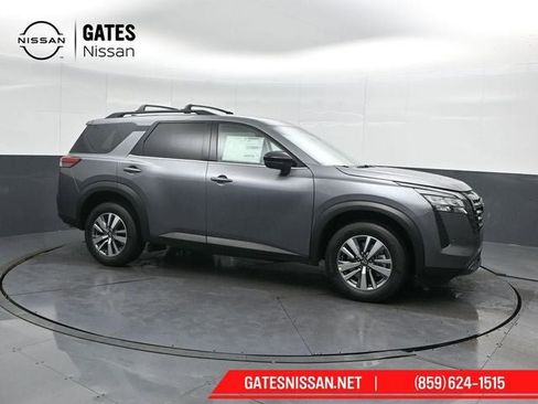 New 2026 Nissan Pathfinder SL image 1
