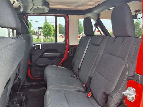Used 2025 Jeep Wrangler Unlimited Sahara AWD/4WD image 18