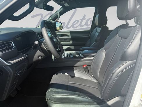 Used 2024 Jeep Wagoneer L Series II w/ Flexible Seating Group AWD/4WD image 16