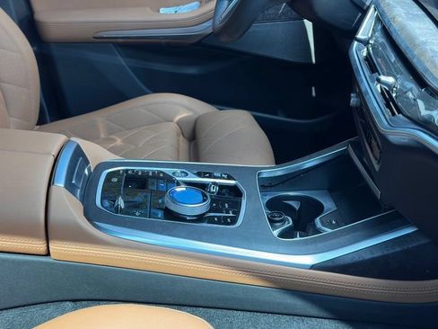 Used 2025 BMW X7 xDrive40i w/ M Sport Package AWD/4WD image 5
