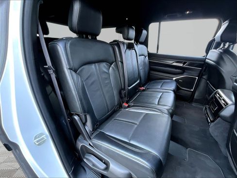Used 2024 Jeep Wagoneer Series III w/ Flexible Seating Group AWD/4WD image 24