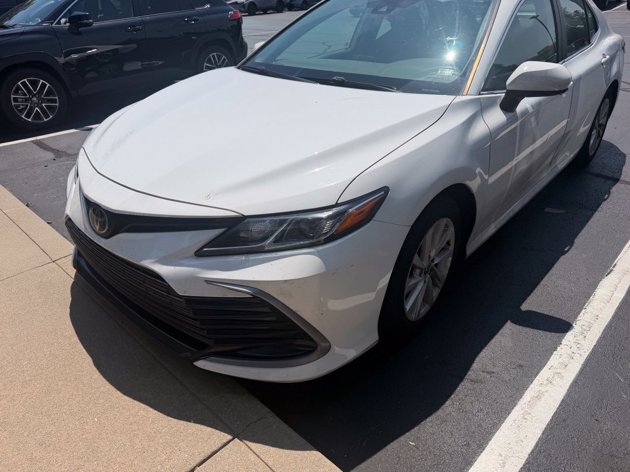 Used 2021 Toyota Camry LE FWD image 2
