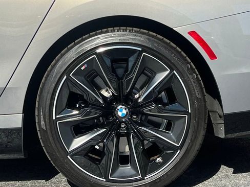 Used 2023 BMW i7 xDrive60 AWD/4WD image 8