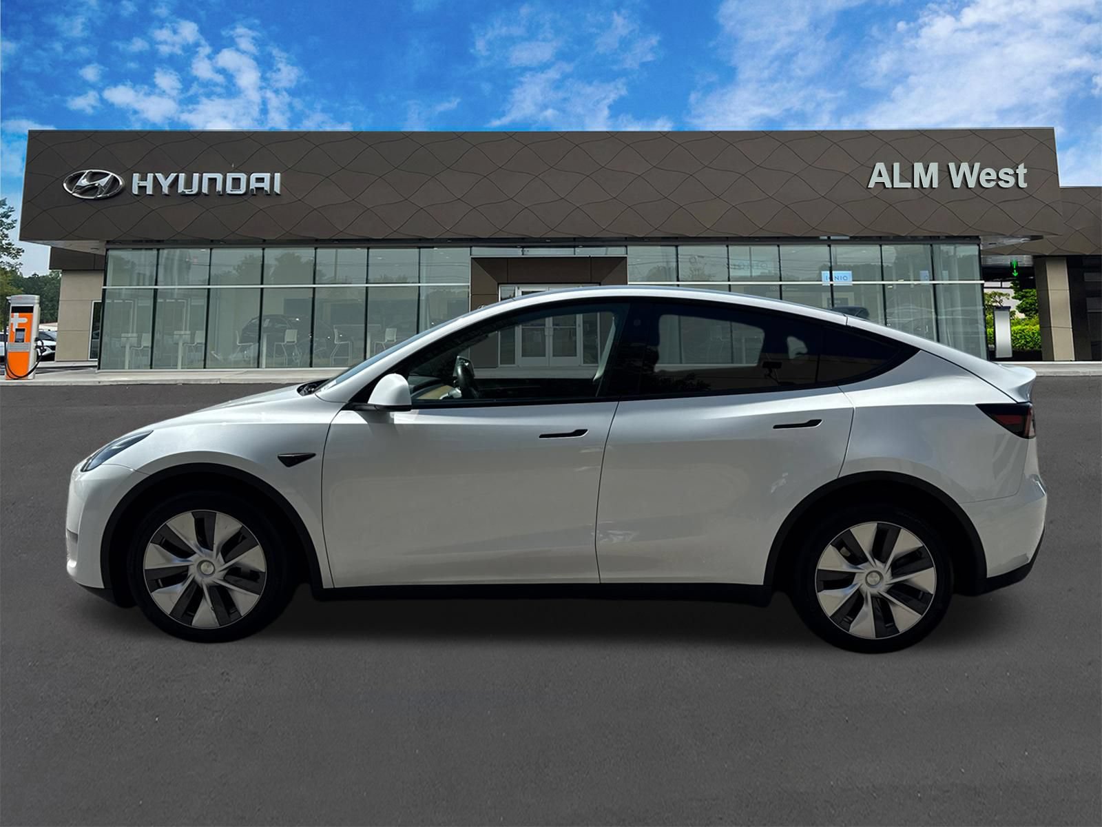 Used 2023 Tesla Model Y Long Range AWD/4WD image 8