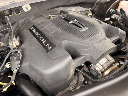 Used 2019 Lincoln Navigator Select RWD image 32