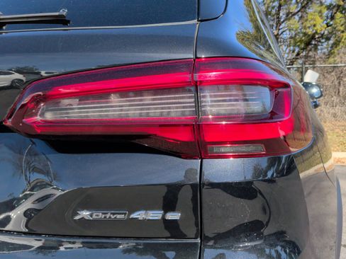 Used 2023 BMW X5 xDrive45e w/ Executive Package image 11
