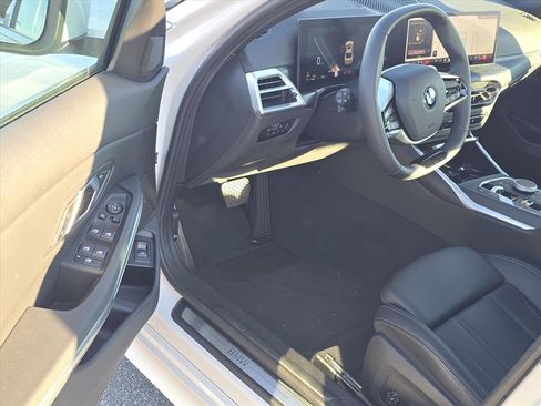 Used 2025 BMW 330i Sedan image 9