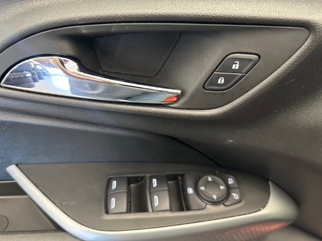 Used 2024 Chevrolet Trax RS w/ Driver Confidence Package FWD image 19