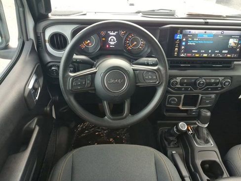 Used 2024 Jeep Gladiator Sport image 15