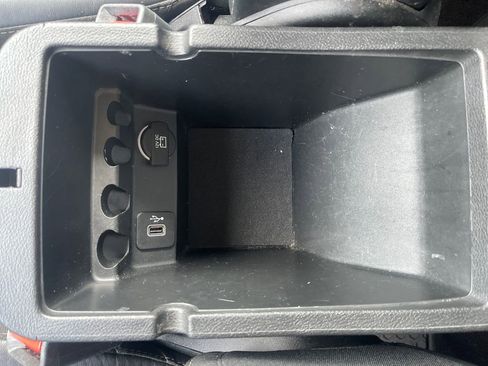 Used 2018 Jeep Cherokee Limited AWD/4WD image 30