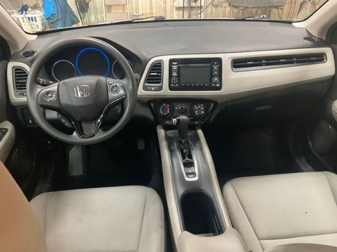 Used 2020 Honda HR-V LX image 9