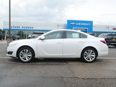 Used 2017 Buick Regal FWD image 4
