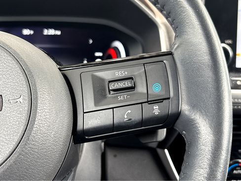 Used 2022 Nissan Rogue Platinum w/ Head-Up Display Package FWD image 16