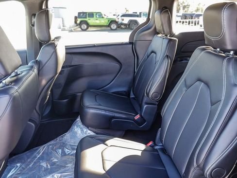 New 2026 Chrysler Pacifica Select w/ S Appearance Package image 21