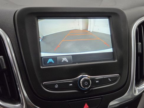 Used 2018 Chevrolet Equinox LS FWD image 18