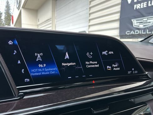 Used 2022 Cadillac Escalade Premium Luxury Platinum w/ Heavy-Duty Trailer Package AWD/4WD image 22