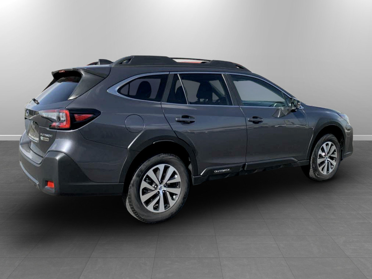 Used 2025 Subaru Outback Premium AWD/4WD image 7
