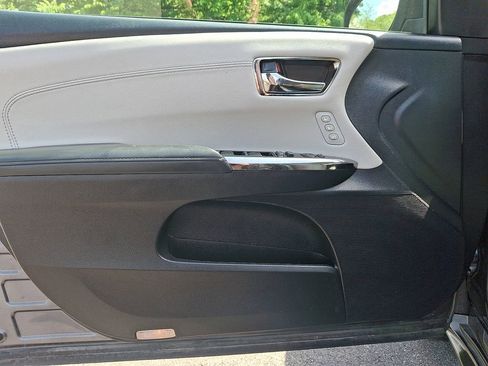 Used 2016 Toyota Avalon XLE Premium FWD image 12