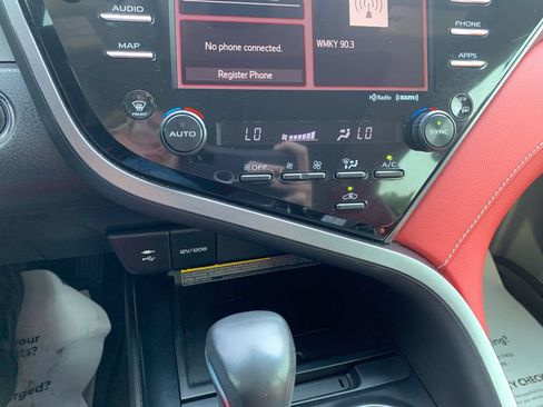 Used 2019 Toyota Camry XSE FWD image 22