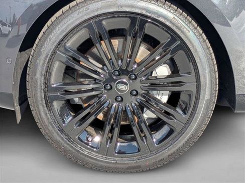 New 2025 Land Rover Range Rover SE image 10