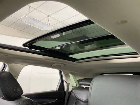 Used 2019 Cadillac XT5 Premium Luxury w/ Driver Assist Package AWD/4WD image 22