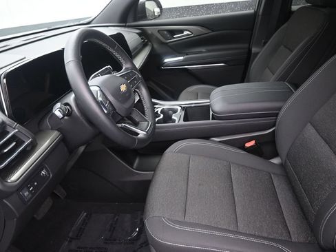 Used 2026 Chevrolet Traverse LT FWD image 12