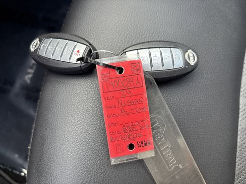 Used 2024 Nissan Altima 2.5 SL FWD image 37