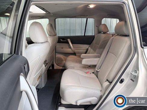 Used 2013 Toyota Highlander SE image 15