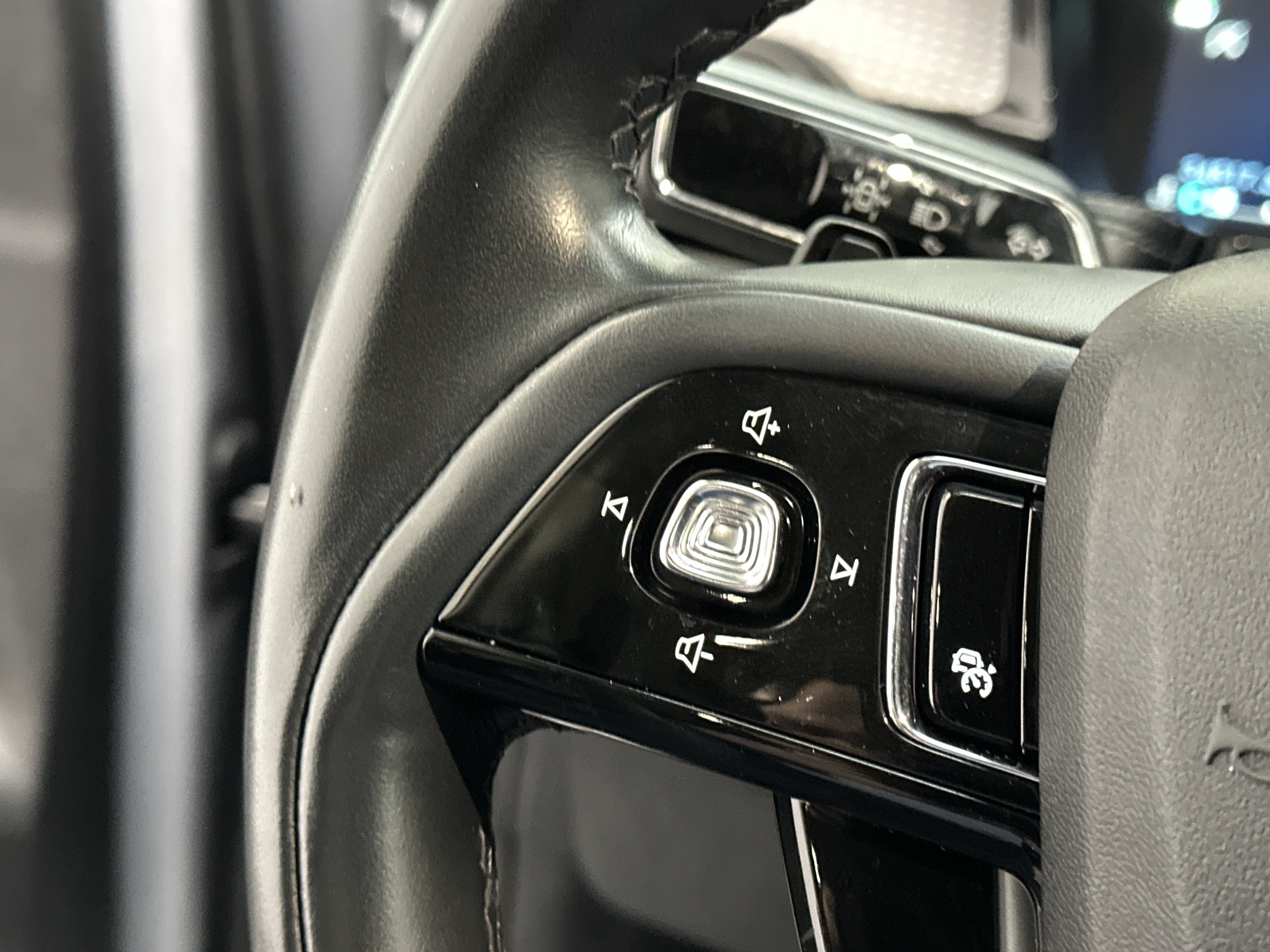 Used 2023 Lincoln Corsair Reserve AWD/4WD image 27