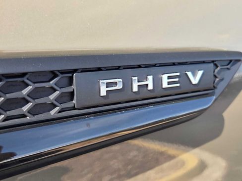 Certified 2025 MAZDA CX-70 Plug-In Hybrid w/ Premium Pkg AWD/4WD image 10
