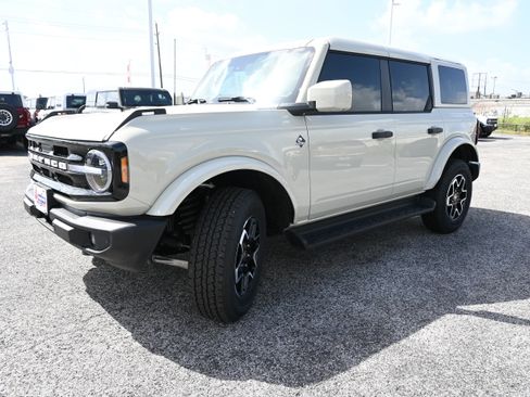 New 2026 Ford Bronco Outer Banks AWD/4WD image 8