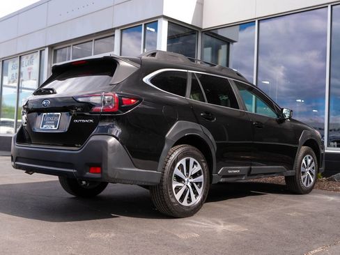 Used 2024 Subaru Outback Premium AWD/4WD image 9