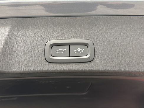 Used 2023 Volvo XC40 B5 Plus AWD/4WD image 30