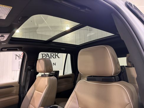 Used 2023 Chevrolet Tahoe Premier AWD/4WD image 10