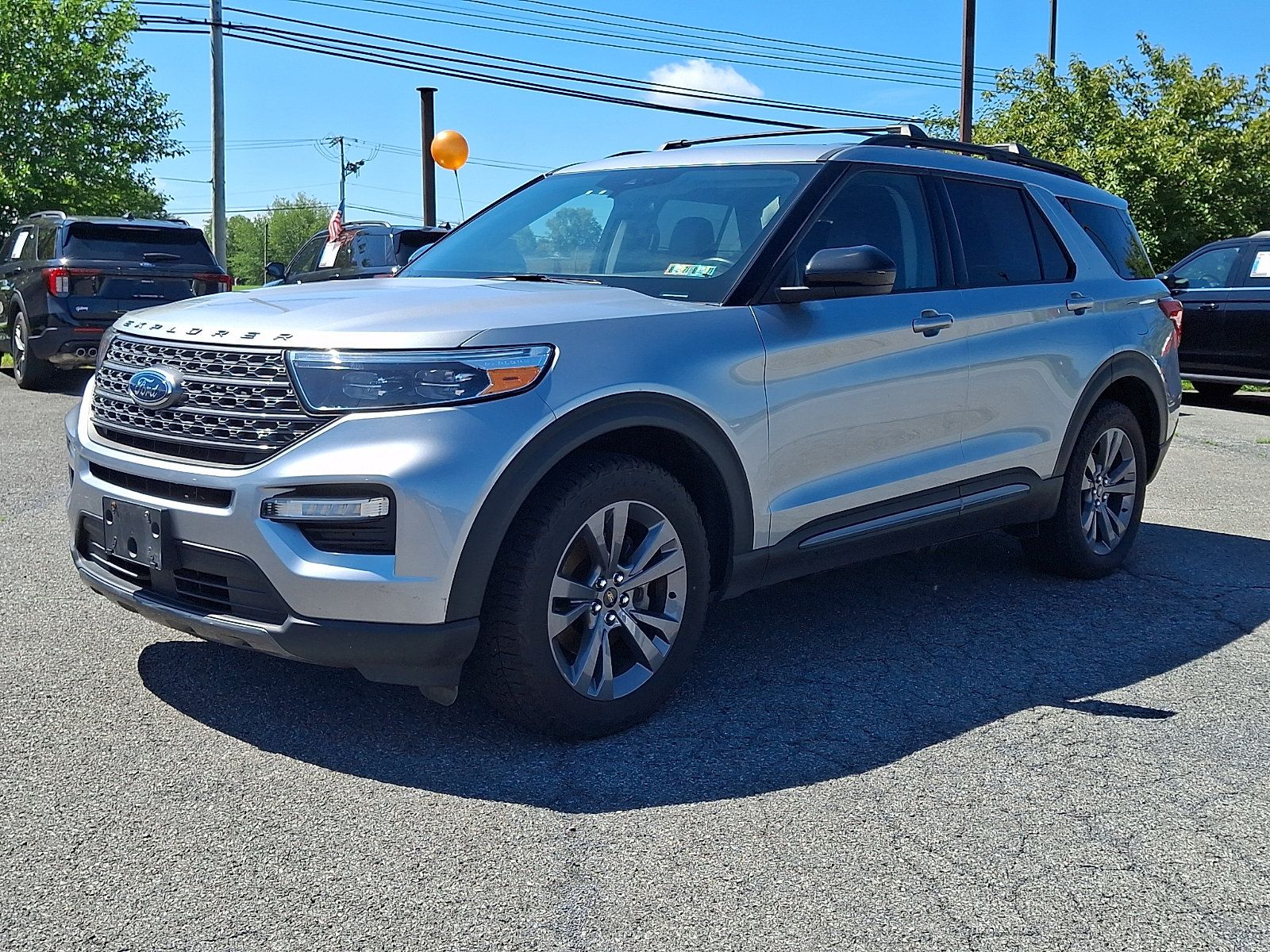 Used 2023 Ford Explorer XLT w/ Equipment Group 202A AWD/4WD image 3