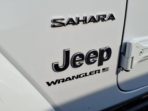 Used 2024 Jeep Wrangler Unlimited Sahara w/ Technology Group AWD/4WD image 5