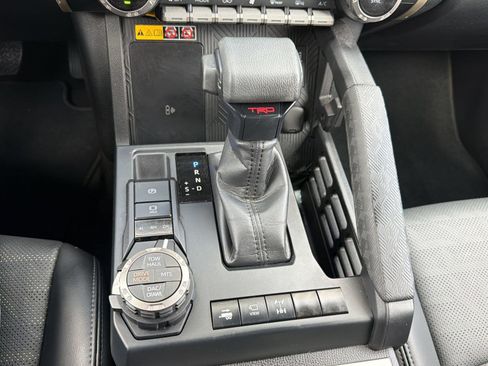 Certified 2024 Toyota Tacoma TRD Off-Road AWD/4WD image 19