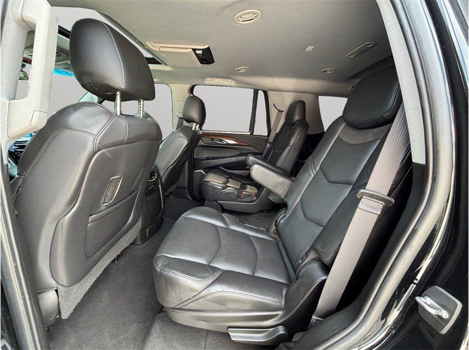 Used 2019 Cadillac Escalade Luxury w/ Escalade Sport Edition AWD/4WD image 39
