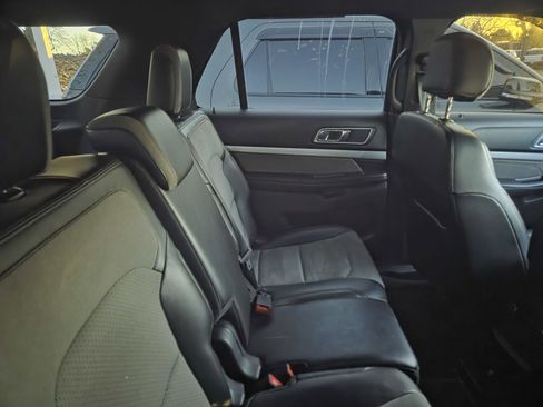 Used 2017 Ford Explorer XLT w/ Equipment Group 202A image 17