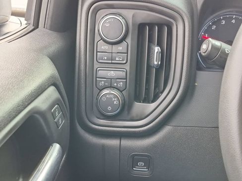 Used 2023 Chevrolet Silverado 1500 Custom AWD/4WD image 18