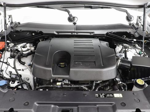 Used 2025 Land Rover Defender 110 X-Dynamic SE image 23